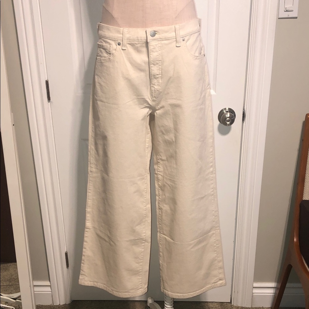 Banana Republic Wide leg pants in Cream. Size 32/14